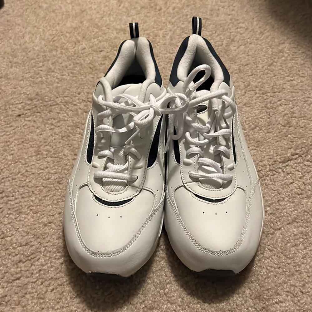 Easy Spirit women’s tennis shoes size 9.5